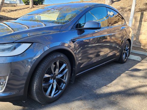 Used 2021 Tesla Model X Long Range image 2