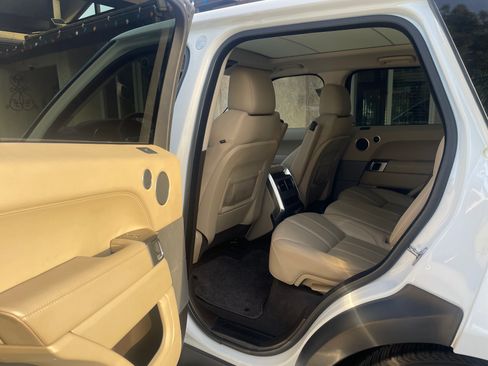 Used 2017 Land Rover Range Rover Sport SE image 15