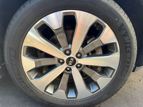 Used 2020 Kia Telluride EX w/ EX Premium Package AWD/4WD image 19