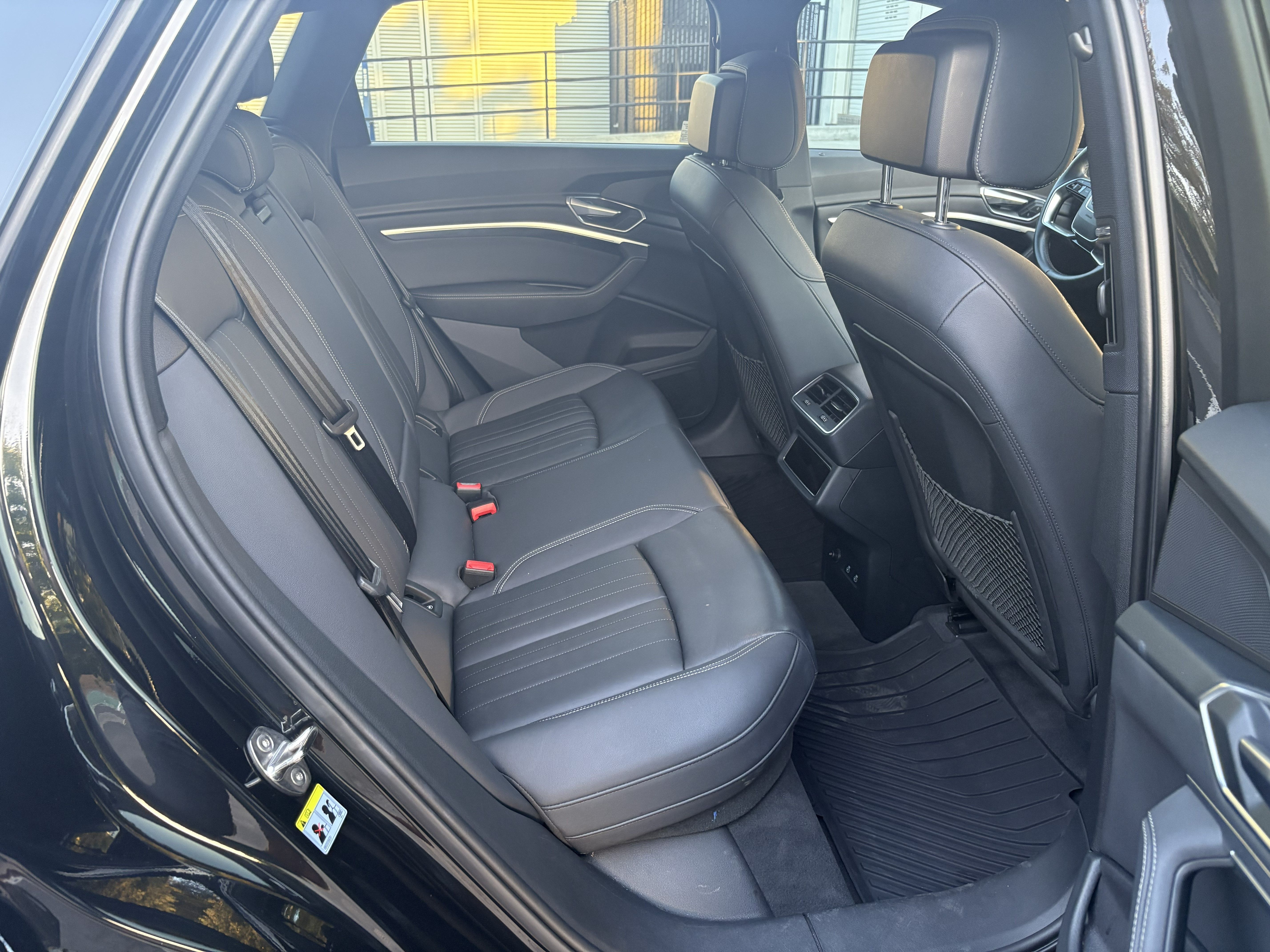 Used 2022 Audi e-tron Premium w/ Convenience Plus Package AWD/4WD image 17