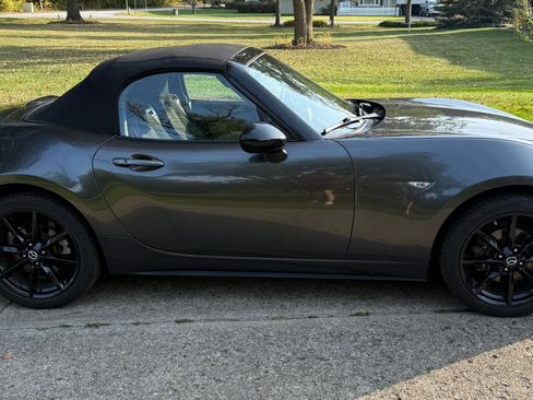 Used 2019 MAZDA MX-5 Miata Club w/ I-ACTIVSENSE Club Package image 5