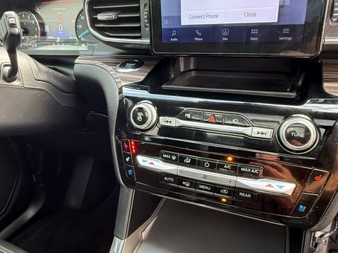 Used 2022 Ford Explorer Limited w/ Equipment Group 301A image 9