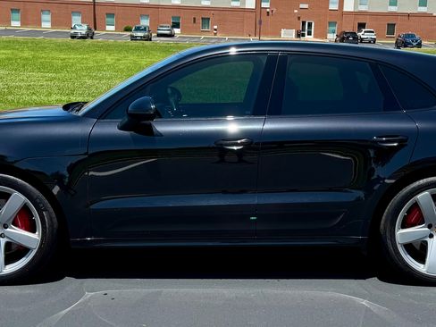 Used 2016 Porsche Macan Turbo image 2