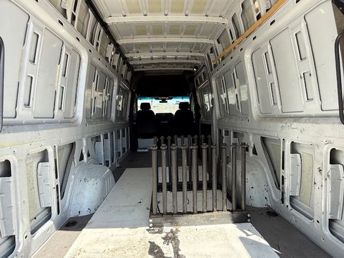 Used 2022 Mercedes-Benz Sprinter 2500 image 9