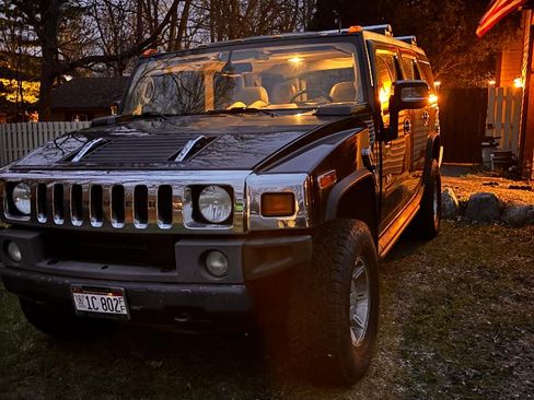 Used 2004 HUMMER H2 w/ Preferred Equipment Group image 4