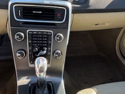 Used 2013 Volvo S60 T5 image 10