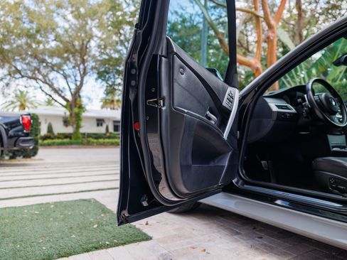 Used 2007 BMW M5 image 18