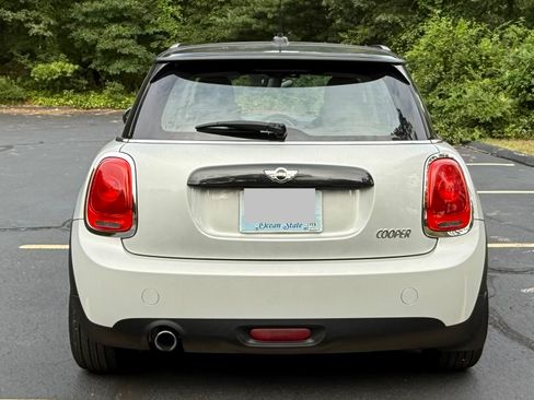 Used 2017 MINI Cooper 2-Door Hardtop image 8