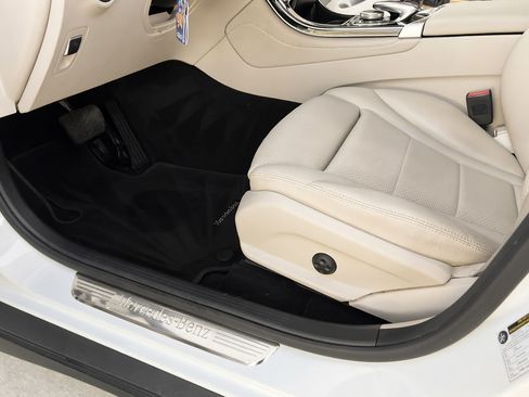 Used 2016 Mercedes-Benz GLC 300 300 Sport Utility 4D image 11