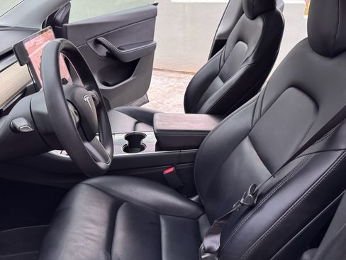 Used 2021 Tesla Model Y Long Range image 11