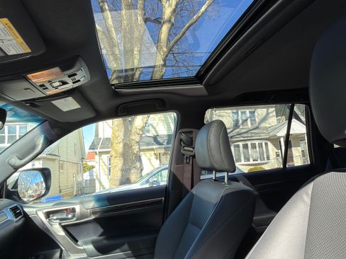 Used 2022 Lexus GX 460 Premium w/ Premium Package image 12