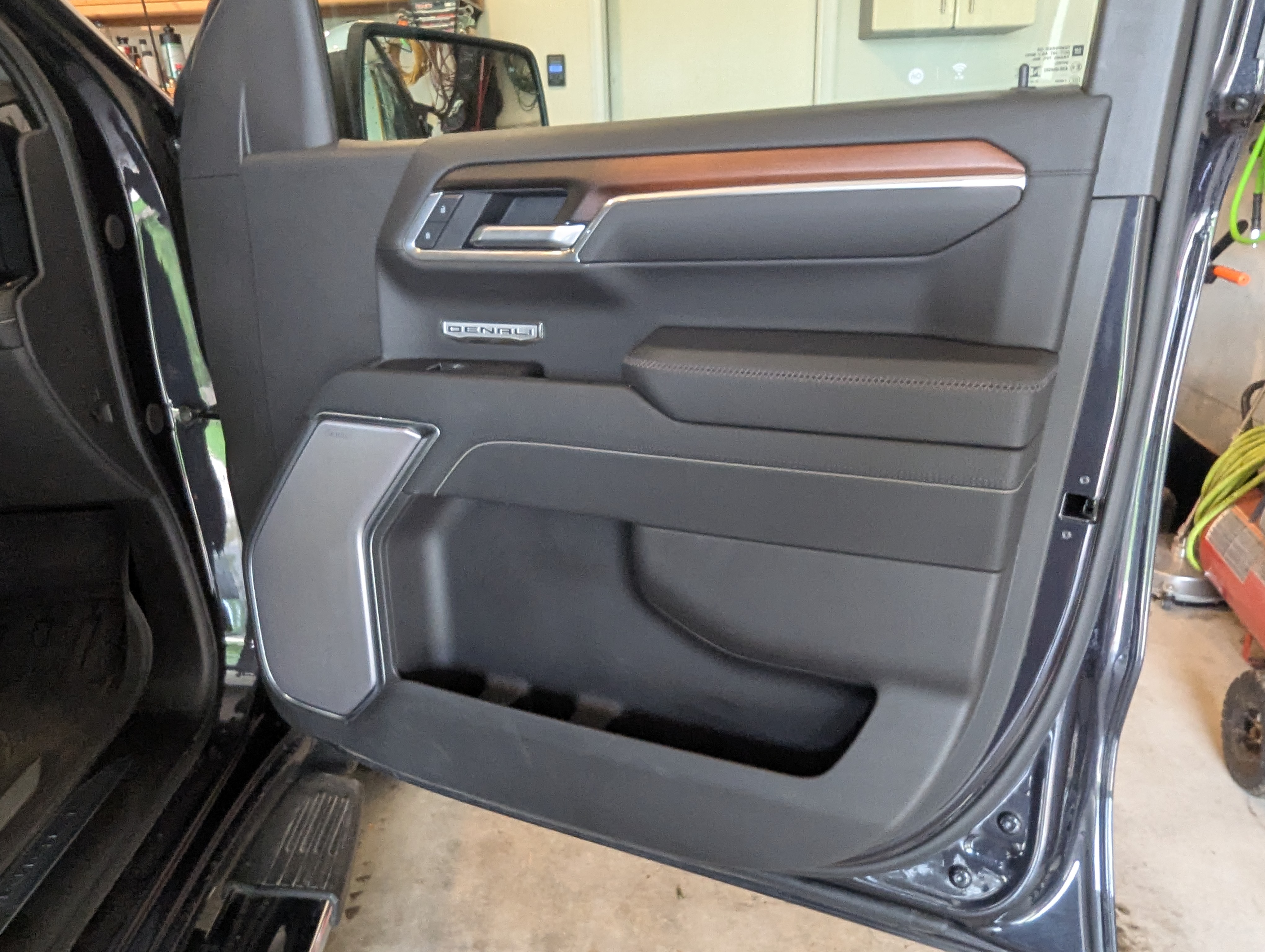 Used 2025 GMC Sierra 1500 Denali w/ Technology Package AWD/4WD image 16