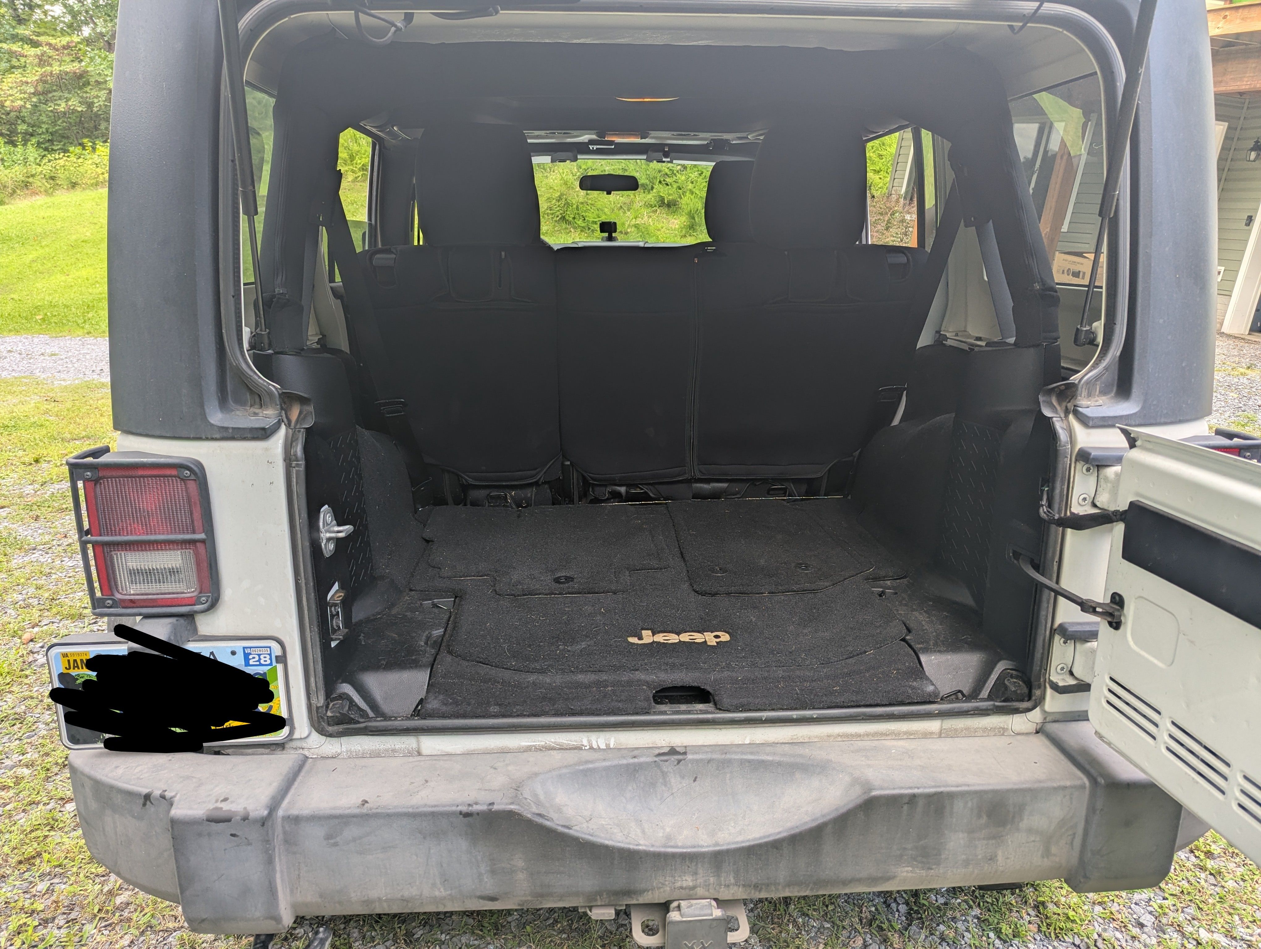 Used 2016 Jeep Wrangler Unlimited Sport w/ Connectivity Group AWD/4WD image 6