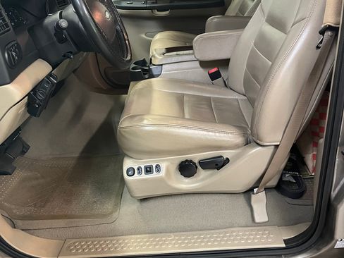Used 2005 Ford Excursion Limited RWD image 6