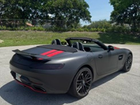 Used 2018 Mercedes-Benz AMG GT Roadster image 2