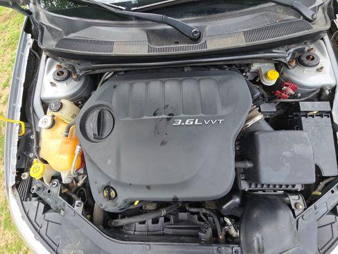 Used 2014 Chrysler 200 Limited w/ Sun/Sound Group image 2