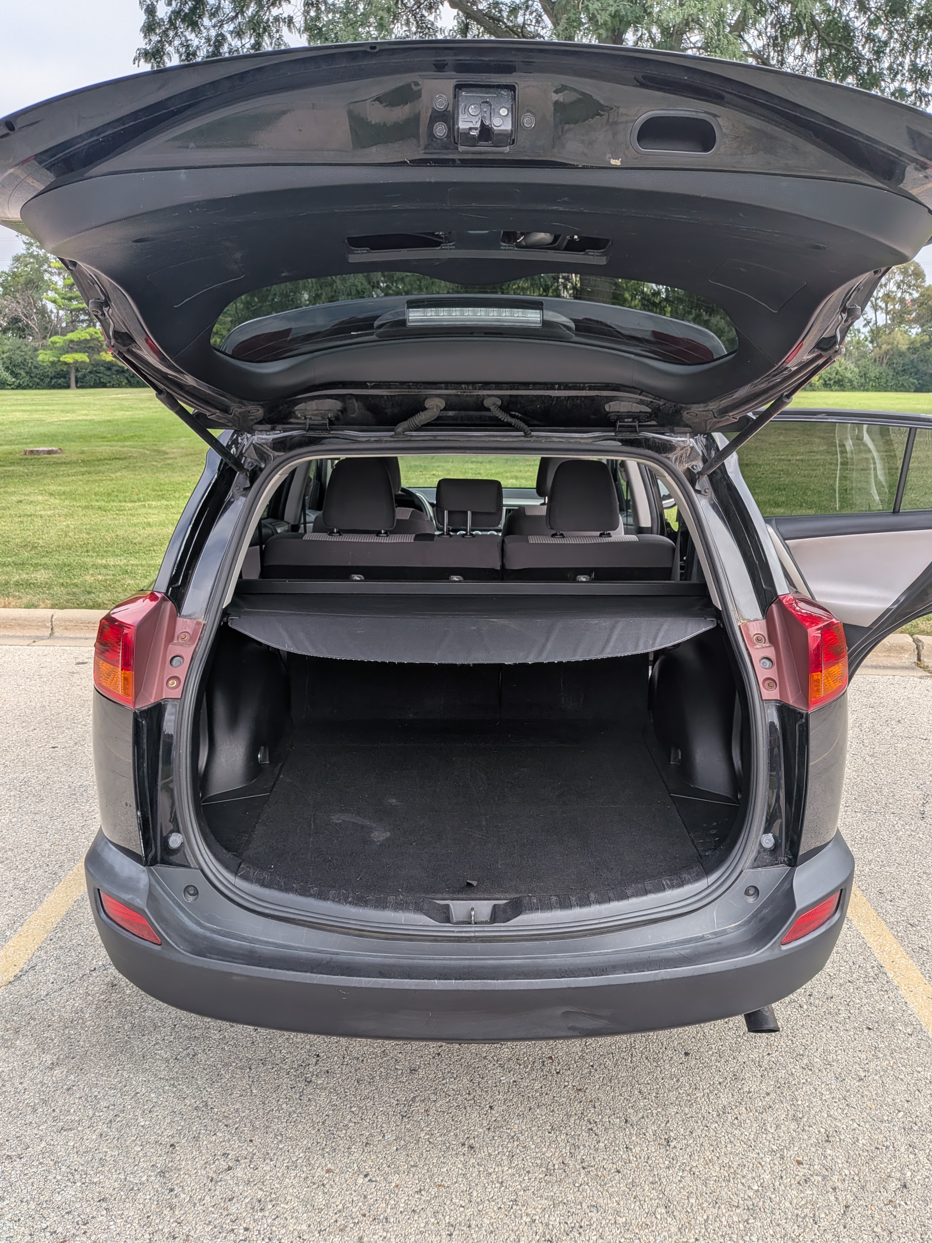 Used 2014 Toyota RAV4 LE AWD/4WD image 9