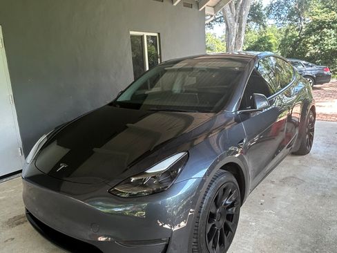 Used 2023 Tesla Model Y 2WD image 2