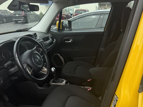 Used 2015 Jeep Renegade Latitude image 5