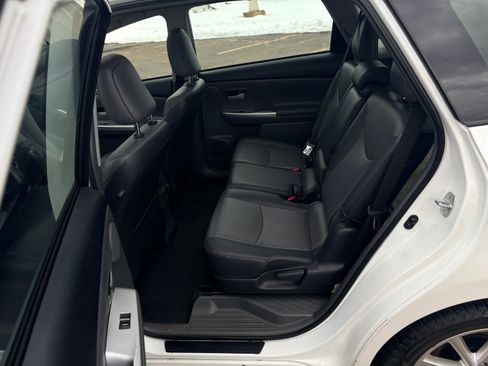Used 2013 Toyota Prius V Five image 11