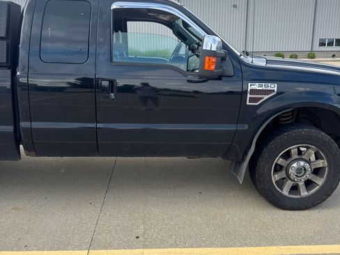 Used 2010 Ford F350 Lariat image 2