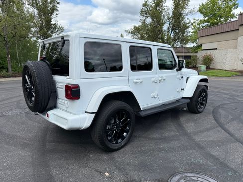 Used 2023 Jeep Wrangler Unlimited Sahara image 5