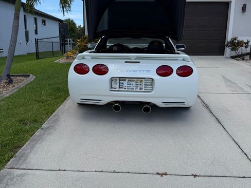 Used 1998 Chevrolet Corvette Coupe w/ Roof Pkg RWD image 15