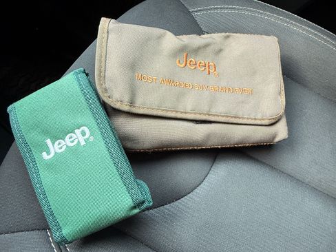 Used 2016 Jeep Wrangler Unlimited Sahara w/ Connectivity Group image 32