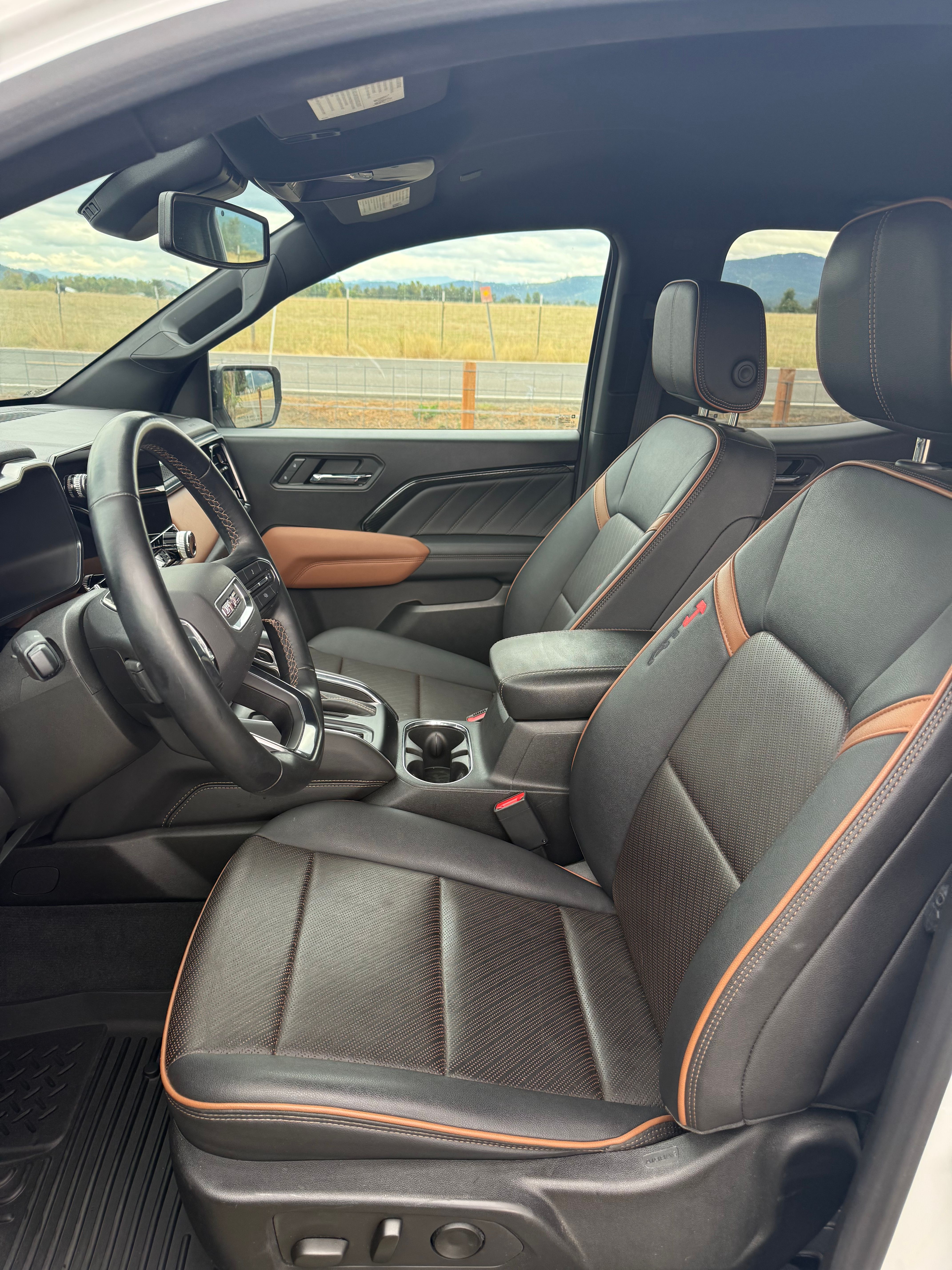 Used 2023 GMC Canyon AT4 w/ AT4 Premium Package AWD/4WD image 12