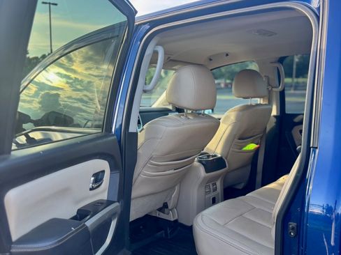 Used 2017 Nissan Titan SL AWD/4WD image 10