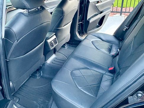 Used 2018 Toyota Camry XLE image 21