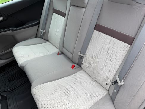 Used 2012 Toyota Camry LE FWD image 13