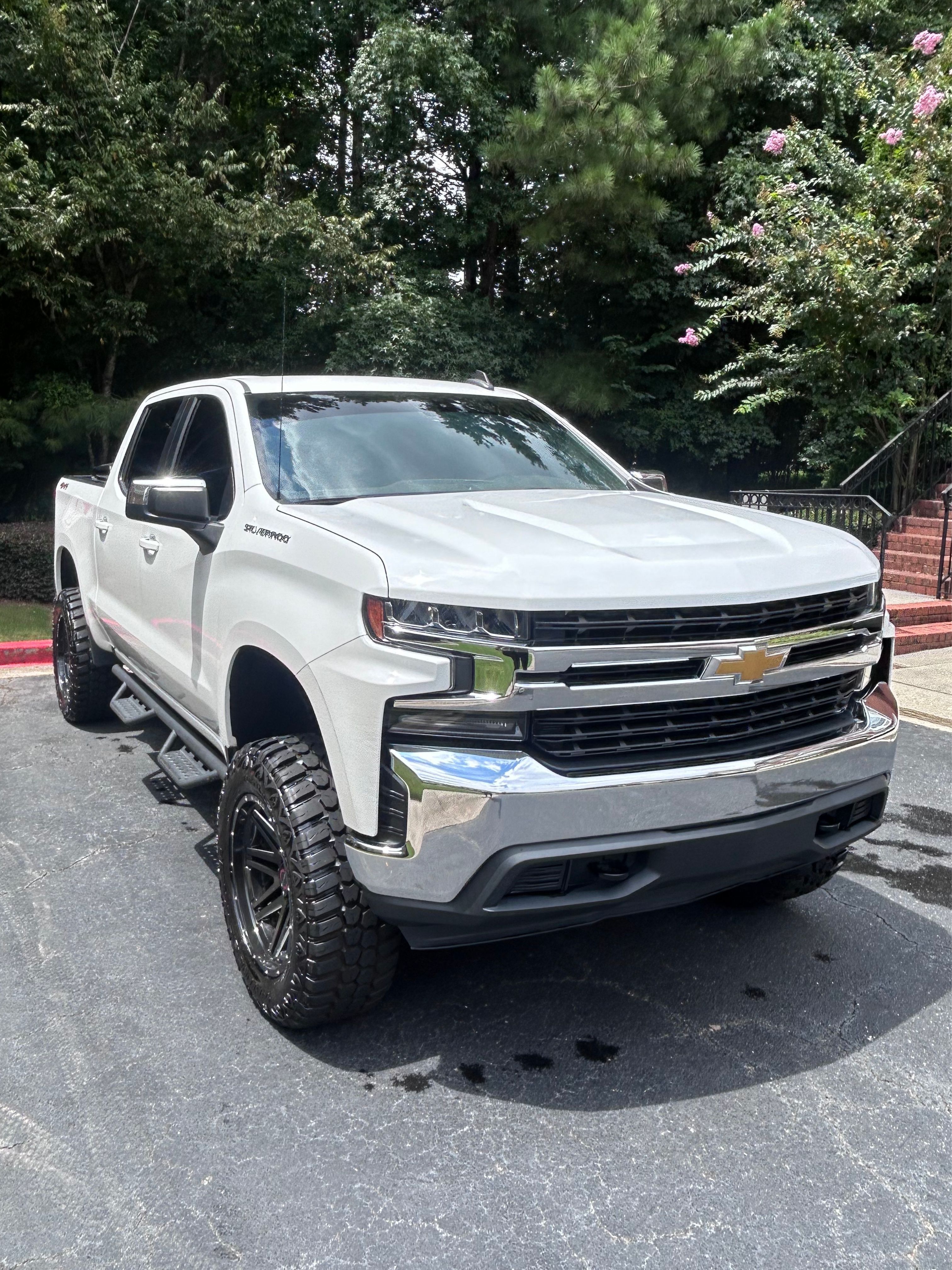 Used 2020 Chevrolet Silverado 1500 LT AWD/4WD image 5