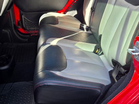 Used 2014 Jeep Wrangler Unlimited Sahara w/ Connectivity Group image 9