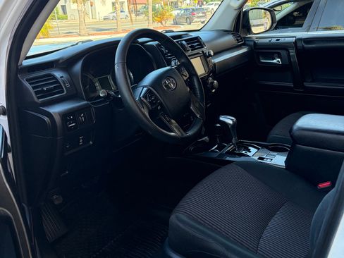 Used 2018 Toyota 4Runner TRD Off-Road AWD/4WD image 11