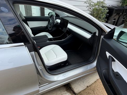 Used 2018 Tesla Model 3 Performance image 2