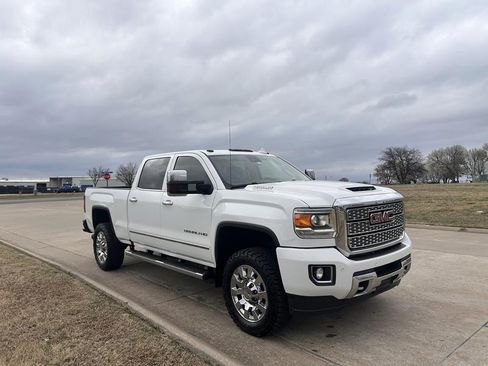 Used 2019 GMC Sierra 2500 Denali w/ Duramax Plus Package image 4