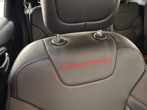 Used 2015 Jeep Cherokee Trailhawk w/ Comfort/Convenience Group image 10