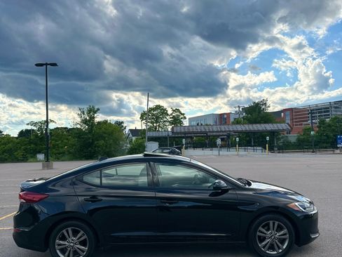 Used 2017 Hyundai Elantra SE FWD image 8