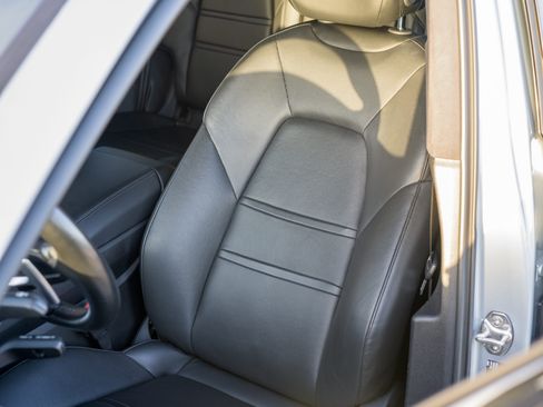 Used 2020 Porsche Cayenne Turbo image 24