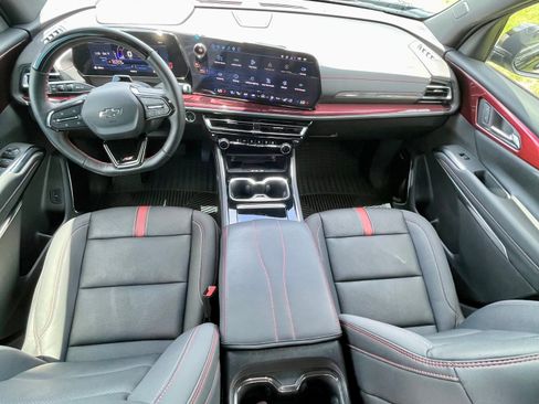 Used 2026 Chevrolet Traverse RS FWD image 11