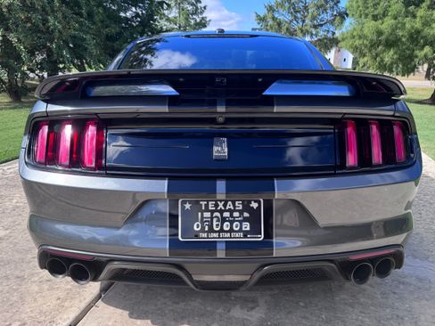 Used 2019 Ford Mustang Shelby GT350 w/ Technology Package RWD image 4