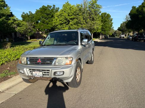 Used 2001 Mitsubishi Montero Limited image 2