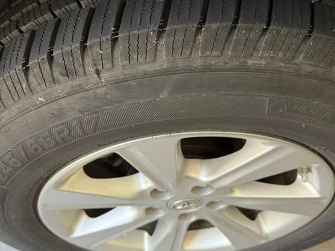 Used 2013 Toyota Highlander Hybrid Sport Utility 4D image 14