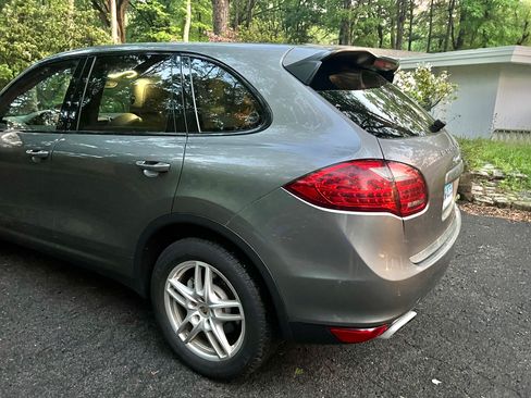 Used 2011 Porsche Cayenne S AWD/4WD image 4