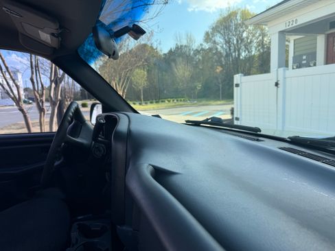 Used 2000 Chevrolet Silverado 1500 2WD Regular Cab image 10