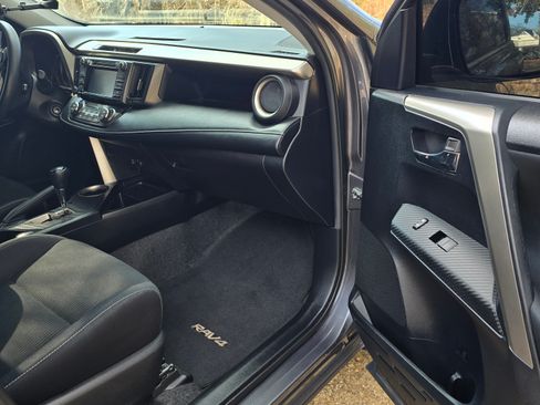 Used 2015 Toyota RAV4 XLE image 17