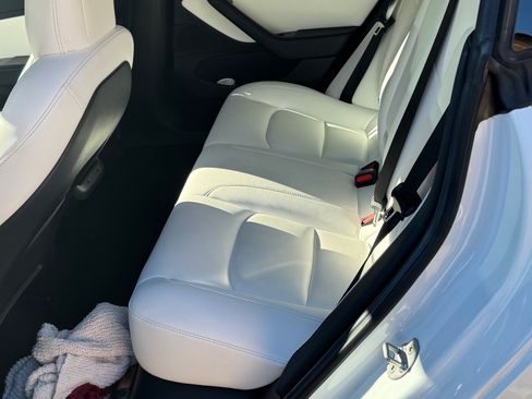 Used 2019 Tesla Model 3 Standard Range Plus image 4