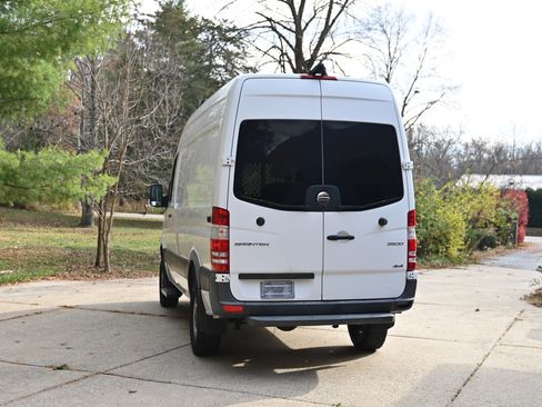 Used 2018 Freightliner Sprinter 2500 image 4