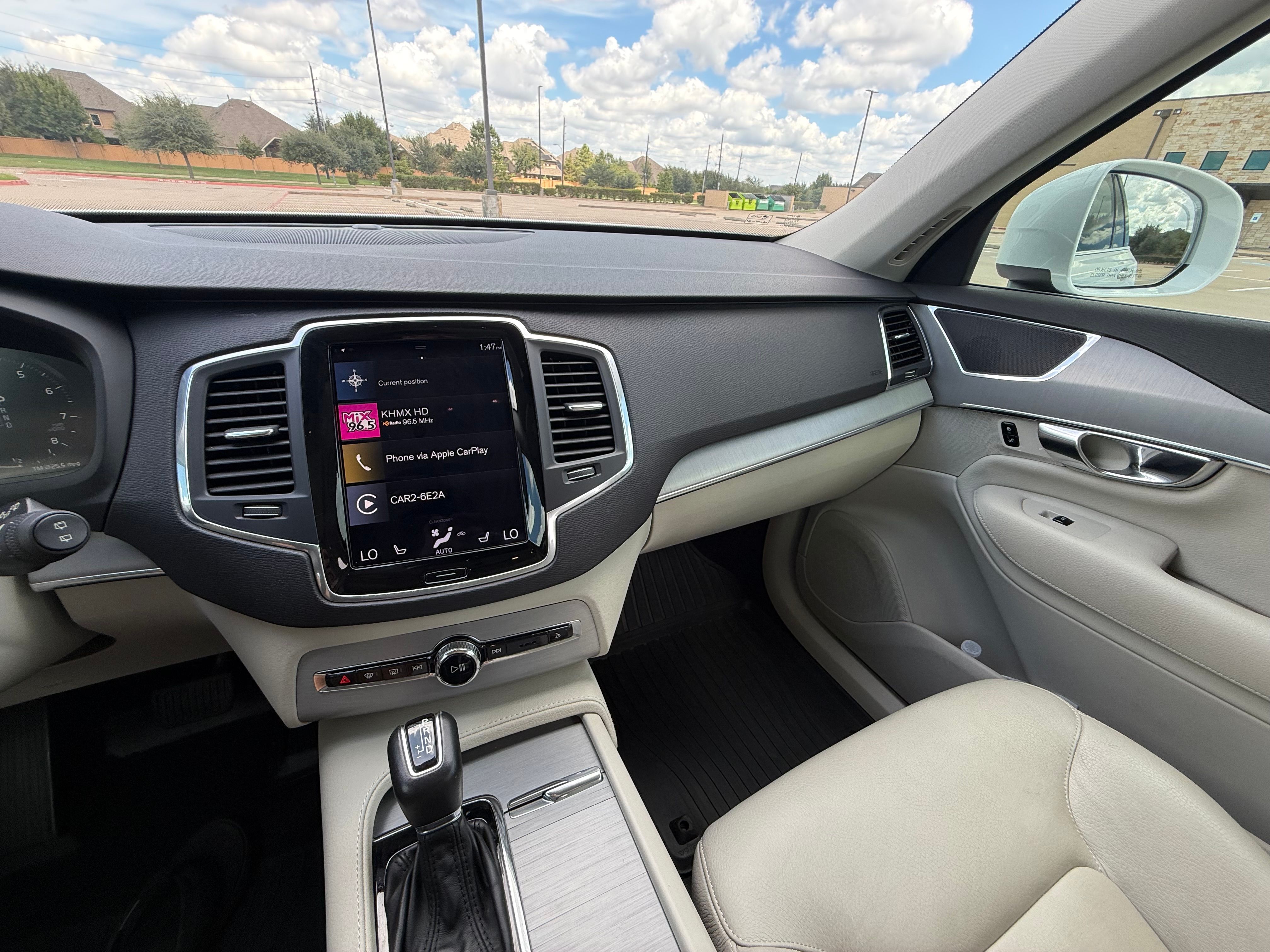 Used 2021 Volvo XC90 T5 Momentum w/ Protection Package Premier FWD image 17